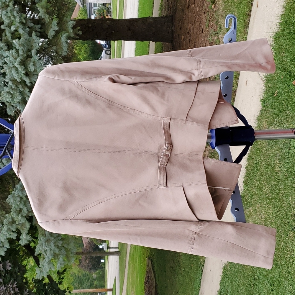 White House Black Market tan cropped blazer - Picture 2 of 2